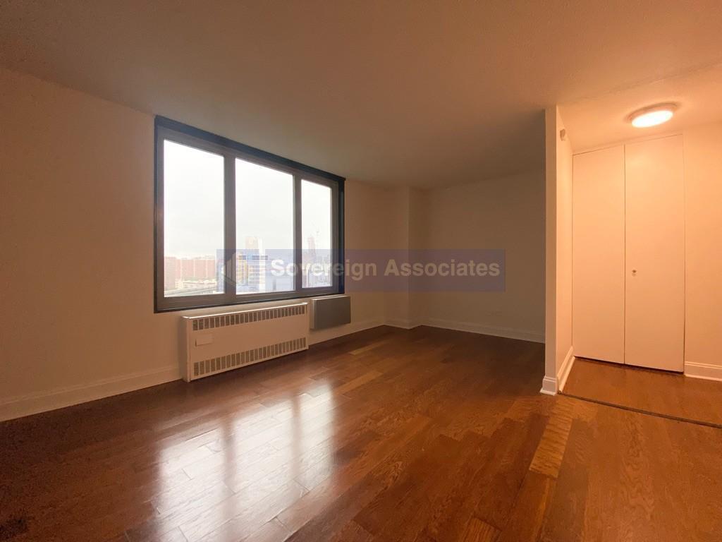 Foto principal - 3333 Broadway