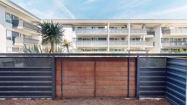 Interior Photo - Eight 80 Newport Beach
