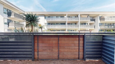 Interior Photo - Eight 80 Newport Beach