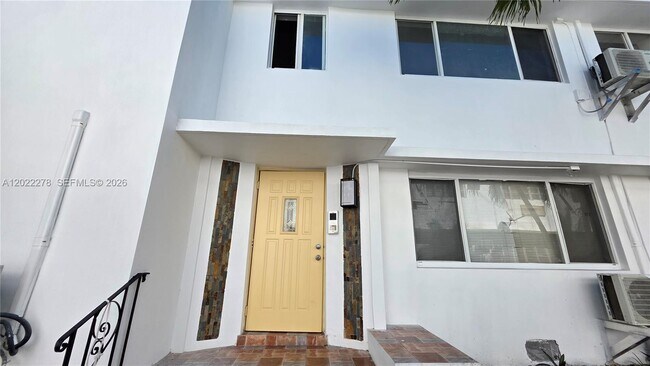 Foto del edificio - 7629 Dickens Ave