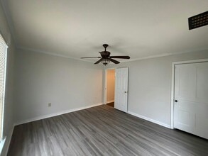 Building Photo - 307 4th St