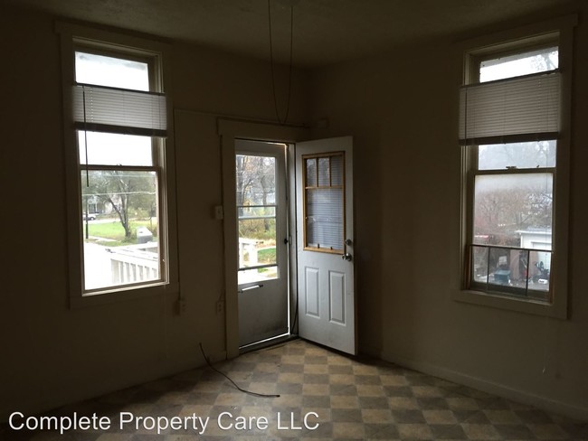 Building Photo - 735 N Elm St
