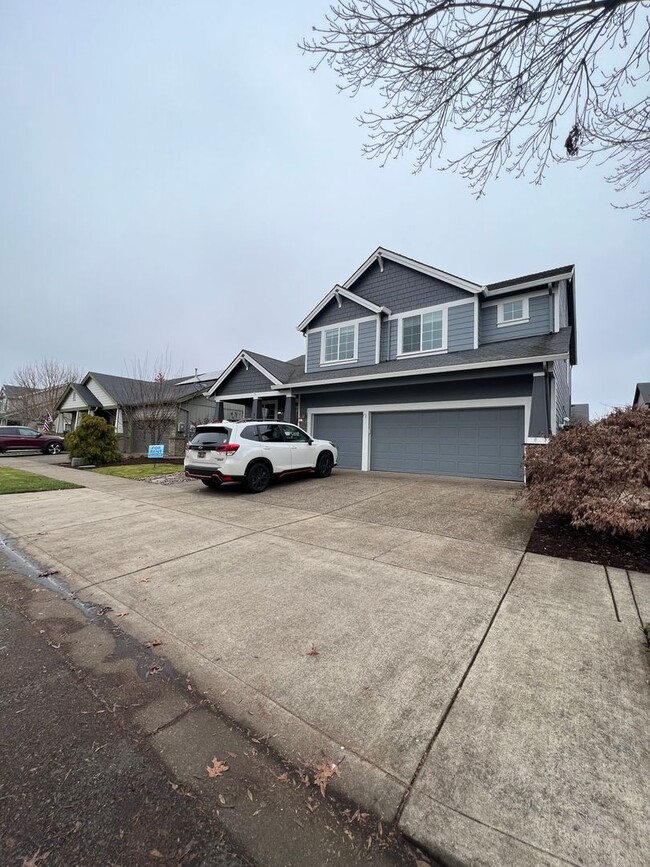 Building Photo - 3-Bedroom 3-Bathroom house across from Can...