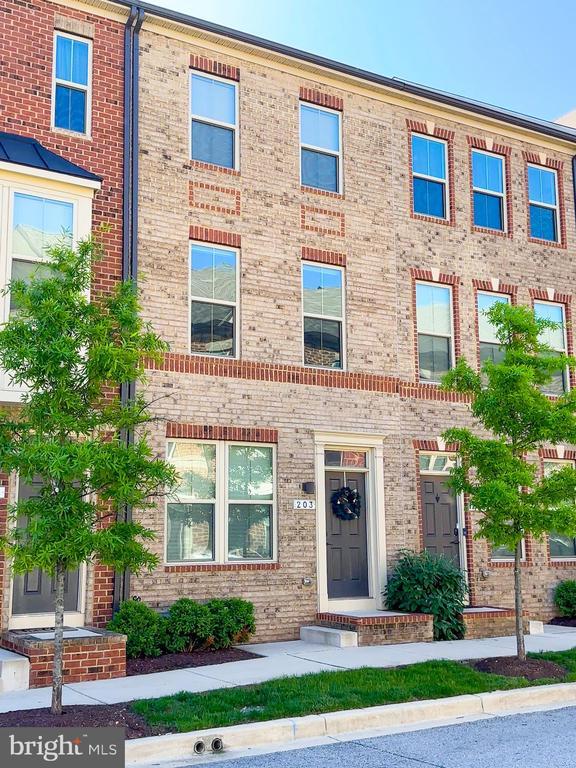 Building Photo - 203 S Newkirk St