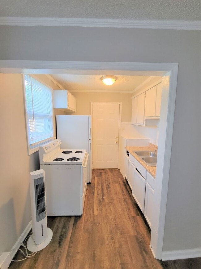 Building Photo - Greensboro Bungalow
