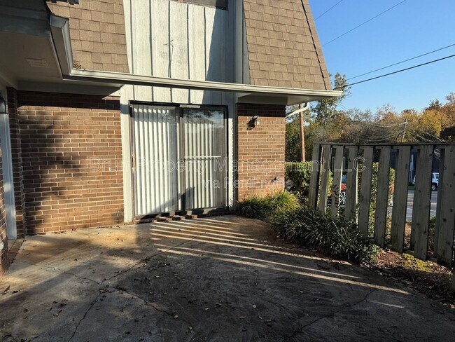 Foto del edificio - 505 Cross Creek Rd