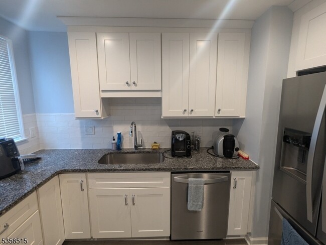 Building Photo - 40 N Auten Ave