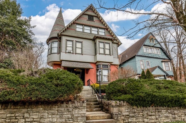 Building Photo - 634 Greenup St