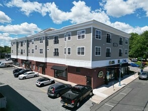 Building Photo - 17 N William St