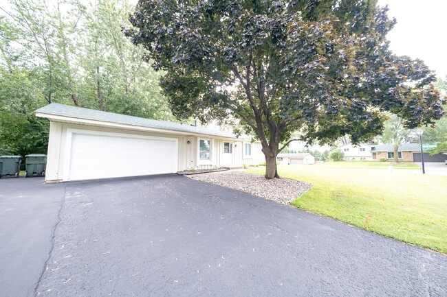 Foto del edificio - 14200 Elgin Ct