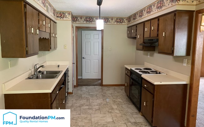 Building Photo - 3905 Clover Hill Dr