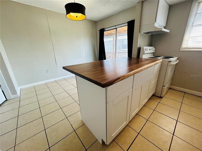 Foto del edificio - 2777 L B McLeod Rd