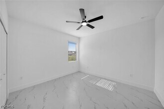 Building Photo - 4982 Fairway Ct