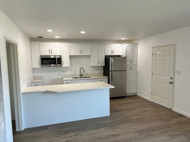 Unit 10 Kitchen - Does have an oven - Grand Avenue Apartments