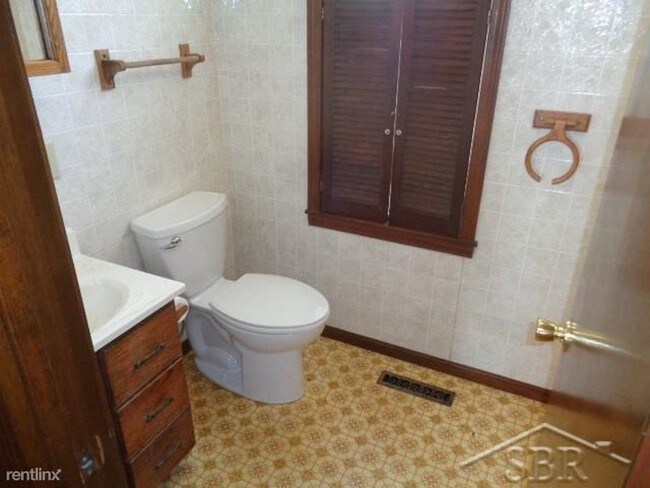 Building Photo - 5 br, 2.5 bath House - 1318 Brockway St