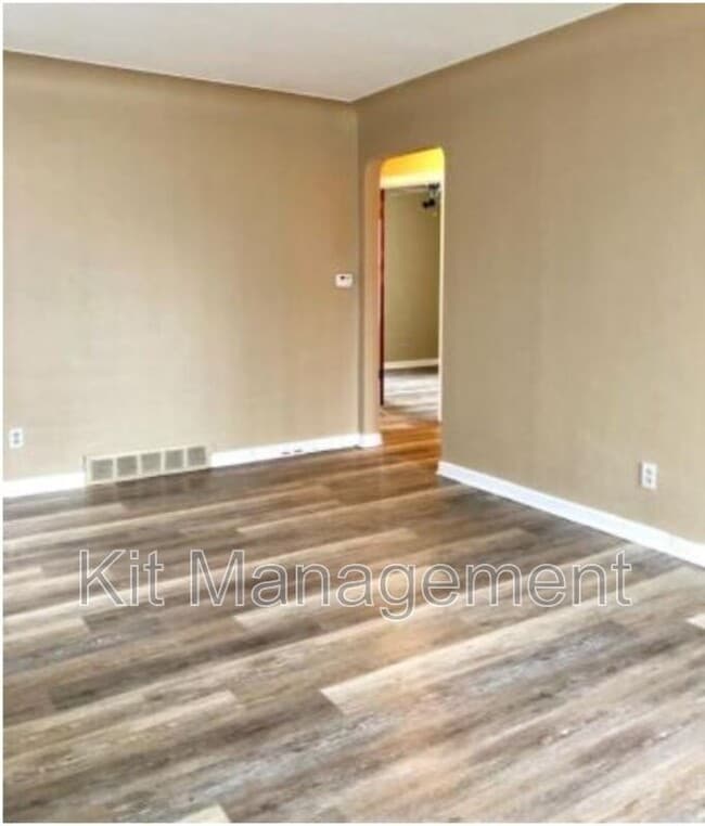 Building Photo - 744 Brinton Dr