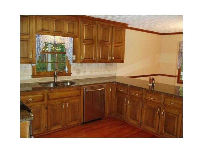 Building Photo - 2564 Oak Village Pl NE