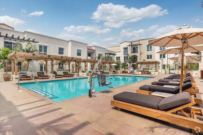 Piscina y spa - Eddy Redondo Residences