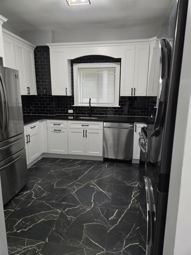 Building Photo - 540 61st St