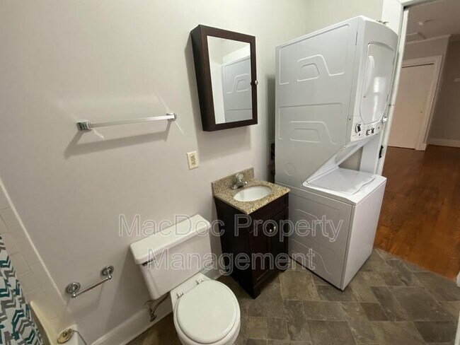 Building Photo - 806 Caroline St