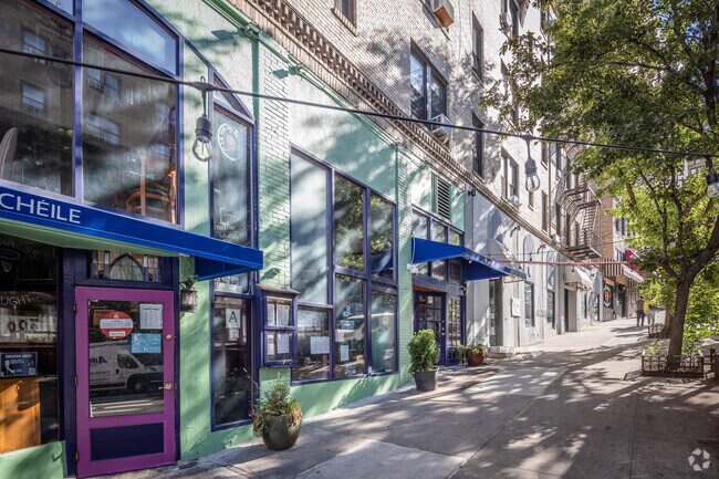 Building Photo - 831 W 181st St