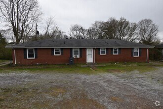 Building Photo - 470 Circle Dr