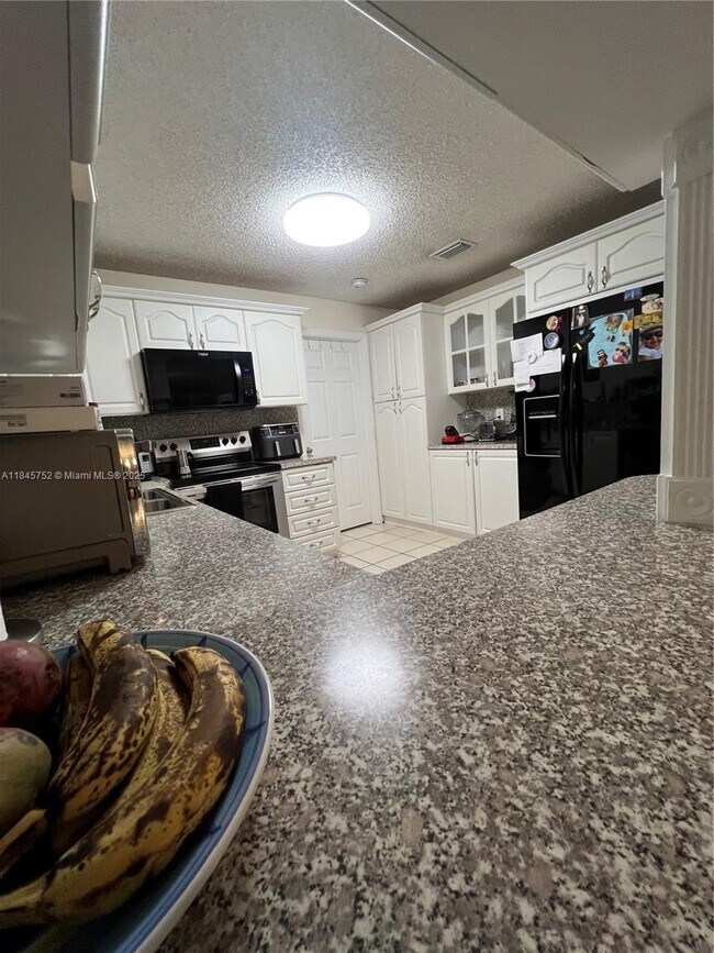 Building Photo - 5070 Ponderosa Ln