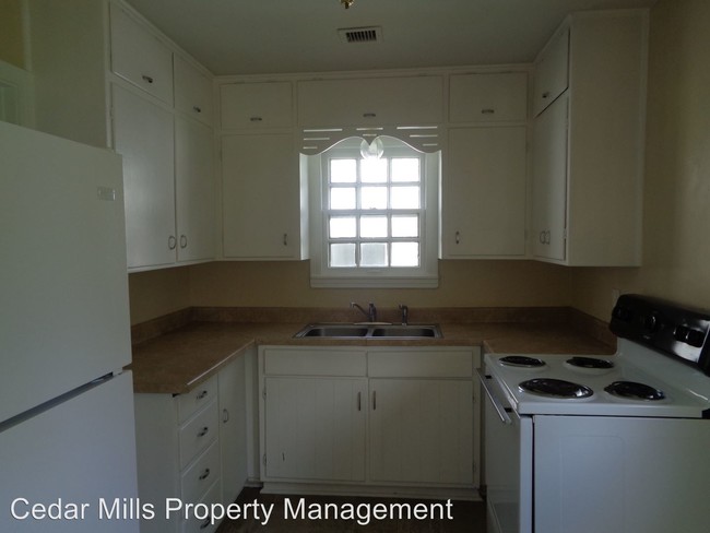 Building Photo - 636 S Pinecrest St