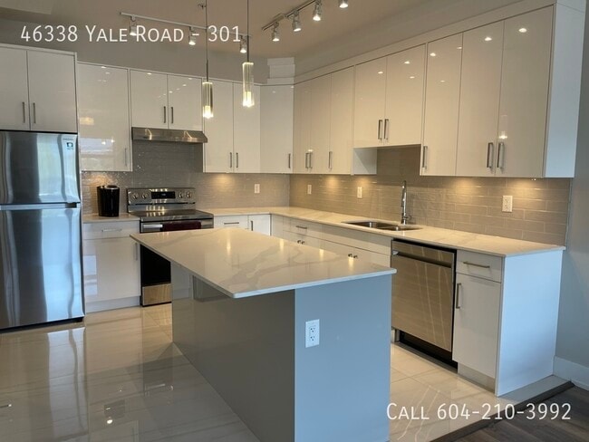 Building Photo - 1 Bedroom Condo with Views