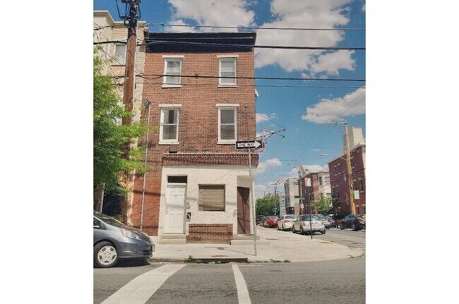 Building Photo - 923 S 19th St