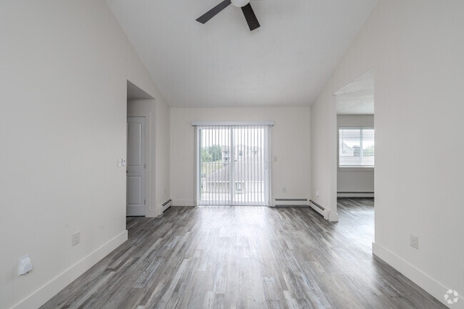 2BR, 2BA - 900SF - Living Room - Georgian Court Apartments