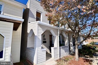 Building Photo - 3850 Quarry Ave