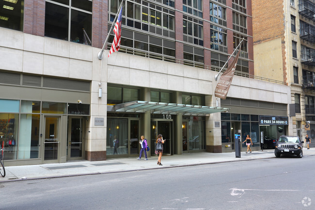 Entrada - Chelsea Tower