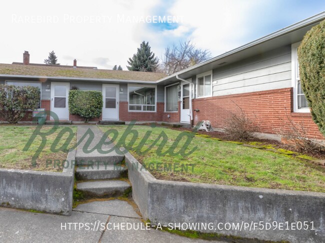 Building Photo - 1 bed, 1 bath unit now available in NE Por...