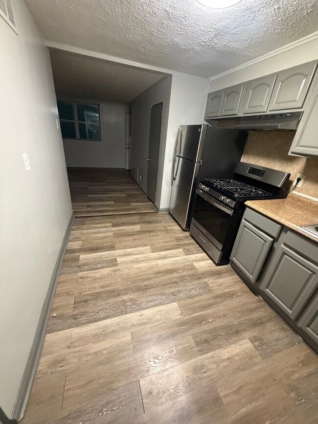 Foto del edificio - 114 Ledgecrest Ave