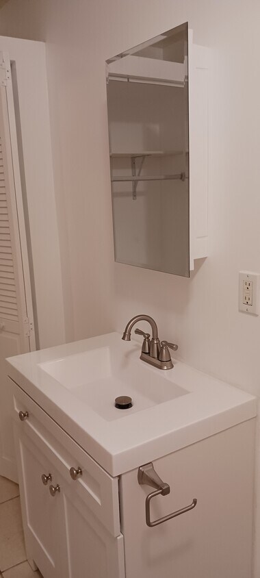 Foto del edificio - 3732 W 115th St