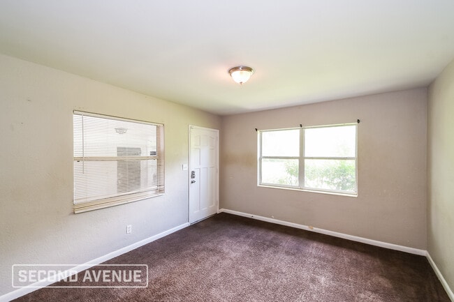 Building Photo - 1544 Breton Rd