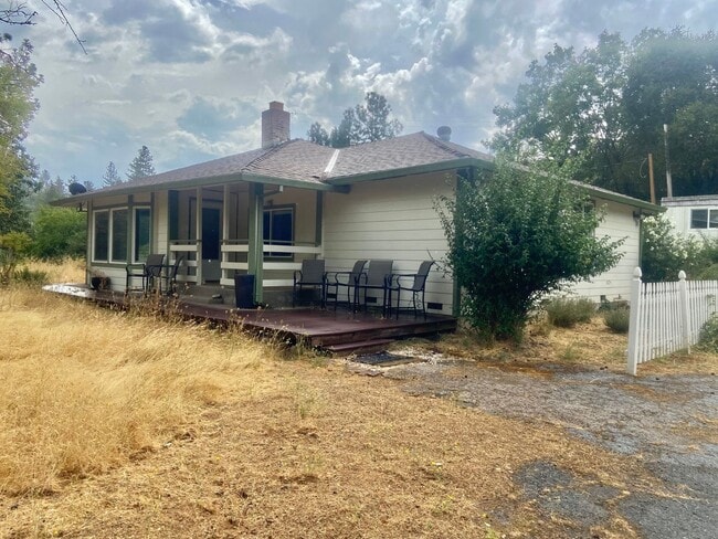 Building Photo - Charming - Off Forni Road - 2 Bdrm, 2 Bath