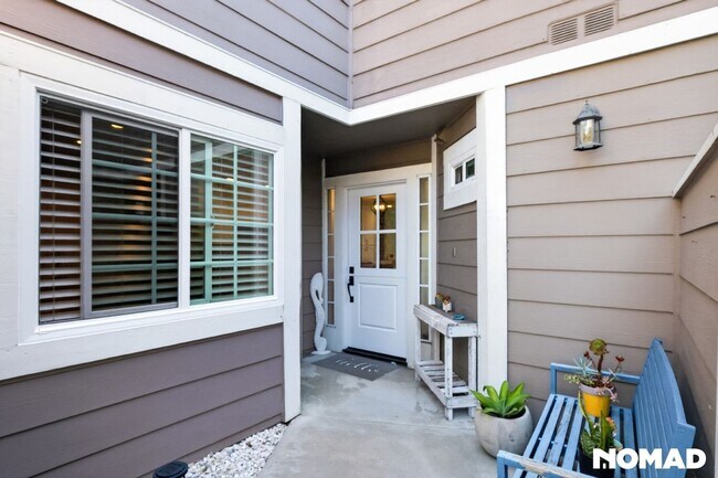 Building Photo - Coastal Canyon Views 3BR + Office Townhome in Dana Point