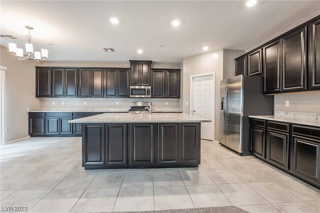 Foto del edificio - 2725 Rainy Meadows Ave