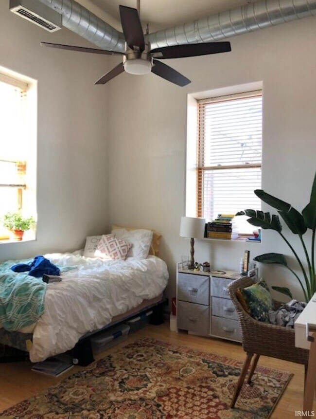 Building Photo - 213 N Walnut St