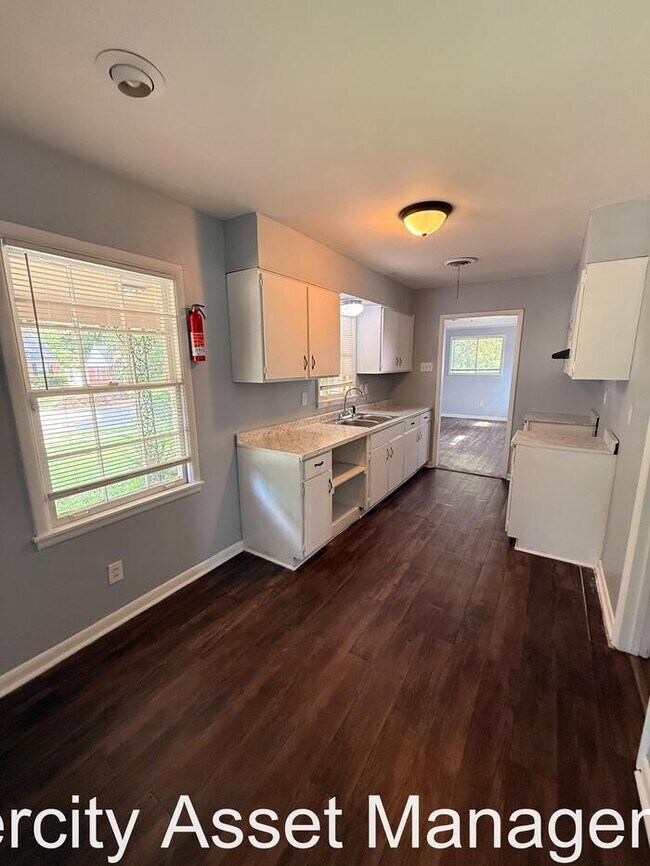 Building Photo - Berclair Beauty!!! Spacious, and section 8 welcomed !!!!!