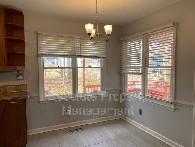 Building Photo - 2713 Moorsfield Ct