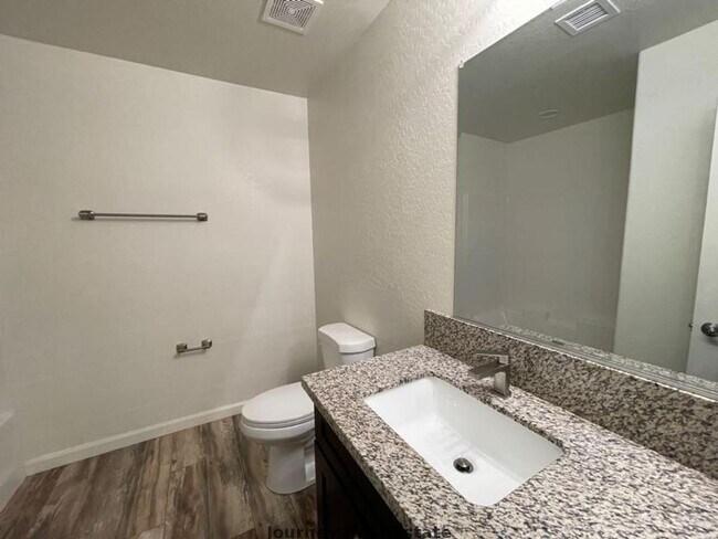 Building Photo - 3241 N Constance Dr