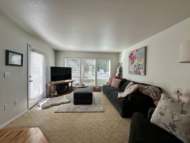 Foto del edificio - Spacious 3 Bedroom Townhome in Tualatin Ne...