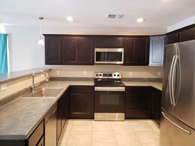 Building Photo - Brand New 4 bedroom on SW side!