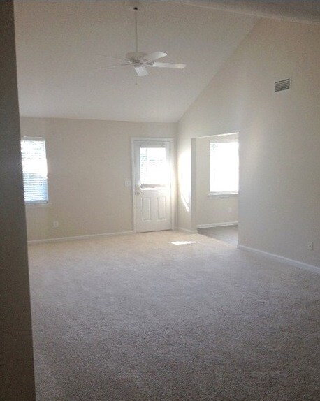 Building Photo - 161 Zachary Dr