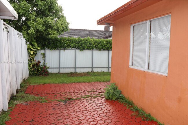 Foto del edificio - 1200 SW 142nd Ave
