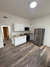 Building Photo - 412 8th St