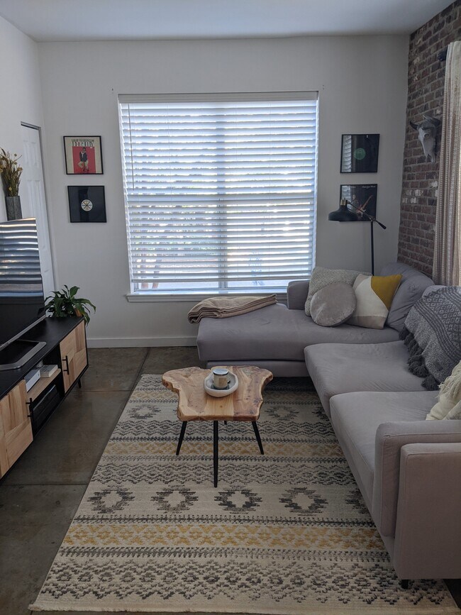 Foto del edificio - 445 N Sessions St NW